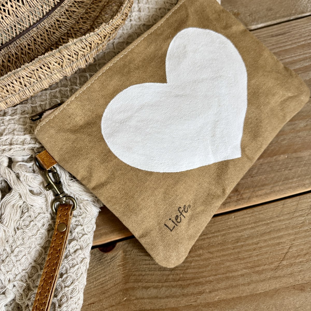 Clutch heart white (vintage brown canvas) NEW batch