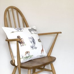 Cojín infantil con estampado de animales de Safari