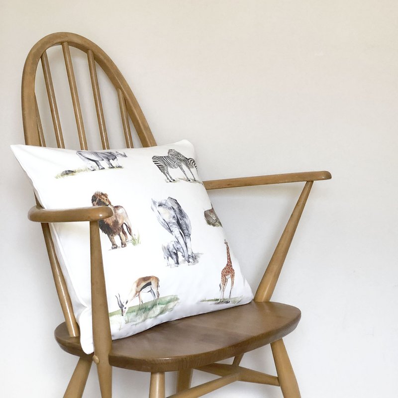 Cojín infantil con estampado de animales de Safari