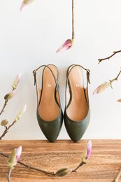 Olive green leather ballerina flats with pointed toe and low heel, available in sizes 35-42.