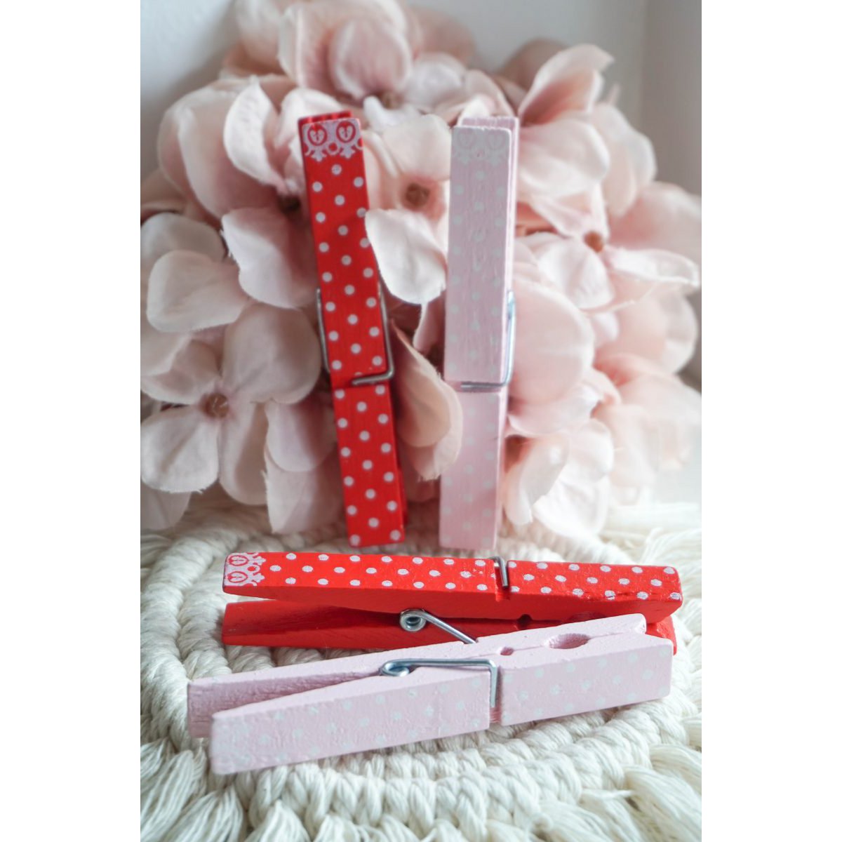 Set de chevilles en bois à pois rose 12 pcs en boite Isabelle Rose