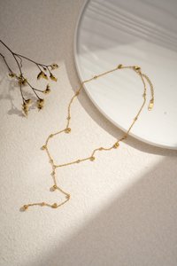 Y necklace with golden pearls