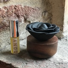 Passive porcelain perfume diffuser - Black Bengal Rose