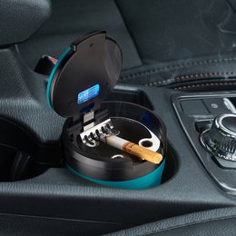Autoaschenbecher mit Deckel und Licht.