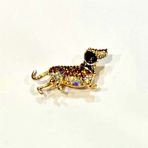 Teckel broche goud strass sprankelend bruin en wit