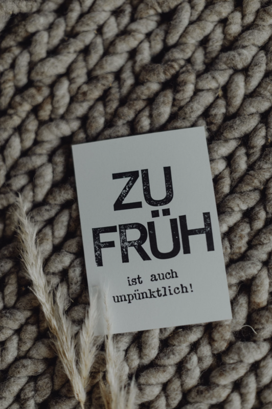 Cartolina affrancata "Zu frueh ist auch unpuenktlich"