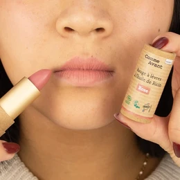 Organic lipstick with castor oil