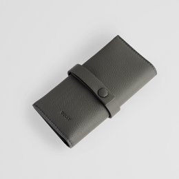 Minimalistisches graues Uhrenrollenetui aus Leder. Lederetui für Uhren