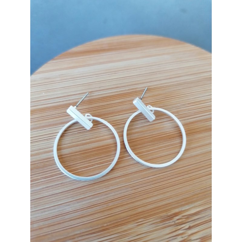 O (silver)