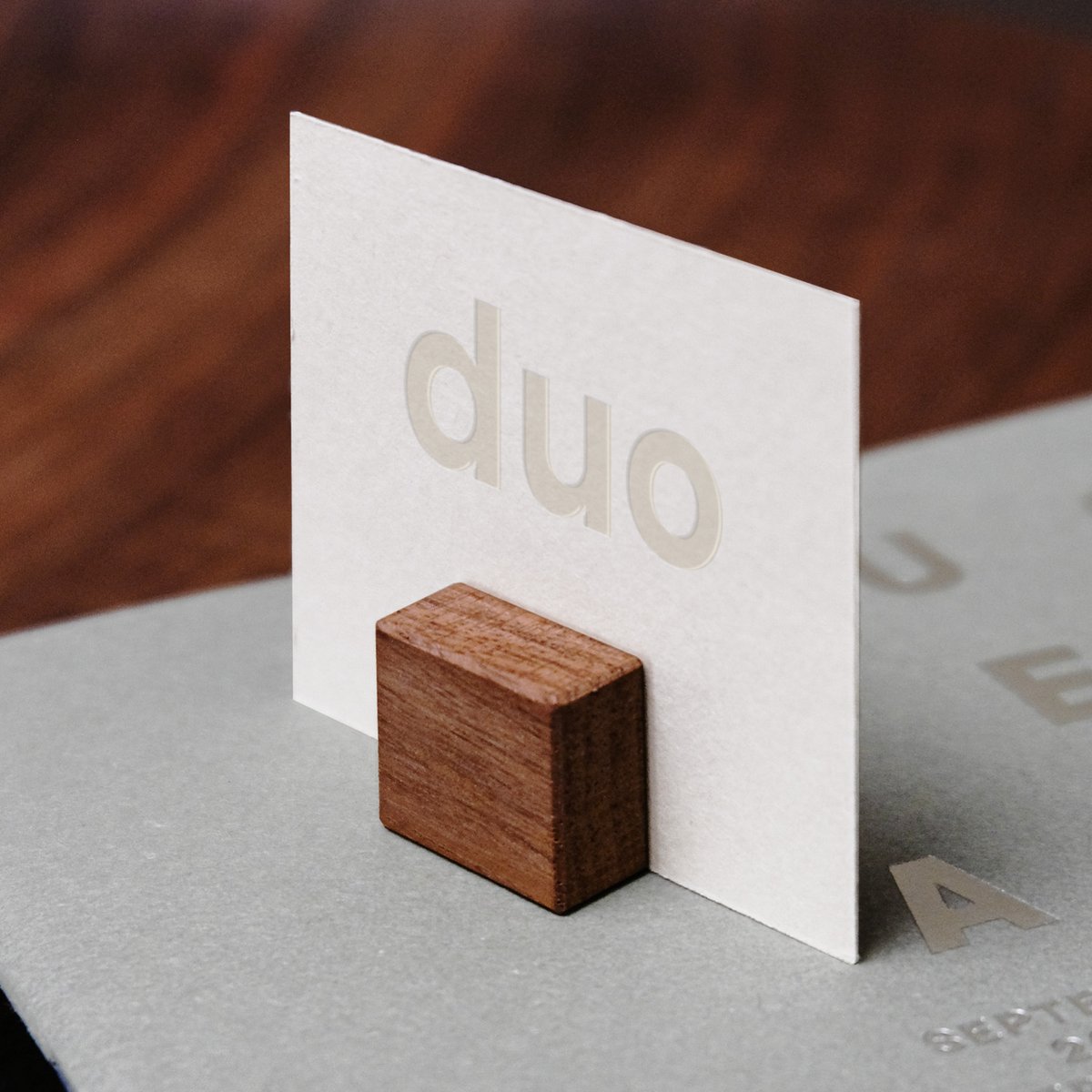 duo® cub – magnetischer Fotohalter in 2 Holzarten