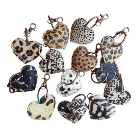 Herz-Schlüsselanhänger aus Leder mit Animal-Print