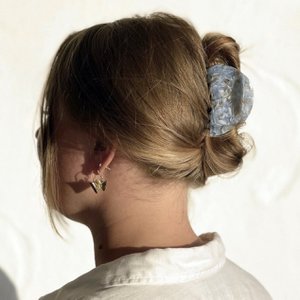 LUNA CLAW CLIP - ICE BLUE