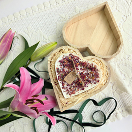 Confezione regalo cuore Cuore grande con petali di rosa