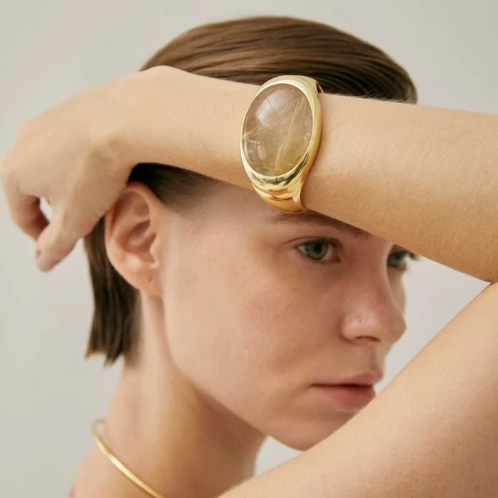 Fed minimalistisk guldrutileret kvarts bred bangle