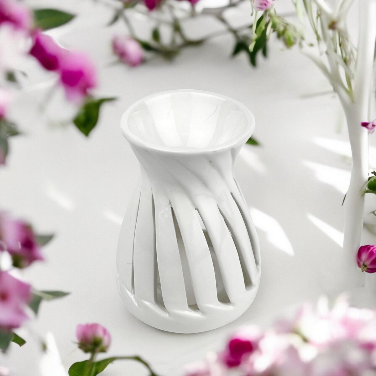 Parfumbrander uit de serie Céramy – Wit Corta – Gelakte keramische kaarsenhouder – Verspreiding van geurende was, etherische oliën – Decoratief cadeau-idee