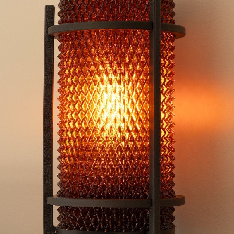 Lámpara PRISM ámbar – Pantalla geométrica moderna, PETG reciclado, iluminación ambiental, E14