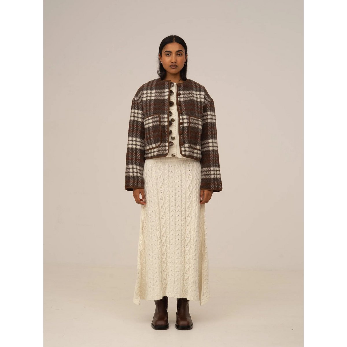 Cardigan bianco lavorato a maglia nuda