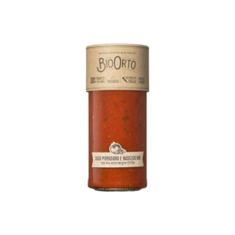 Organic tomato sauce with basil in a 580 ml glass jar. Rich, flavorful sauce made with high-quality ingredients.
