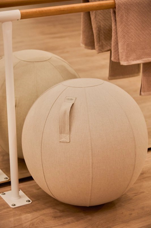 Surowa ergonomiczna kula kulowa