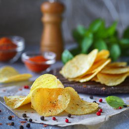 John & John Chips Crisps Sweet Chili 40g pose