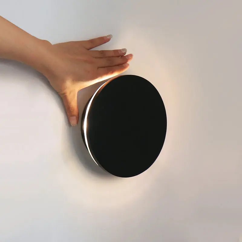 Lou Black Rechargeable Wall Light