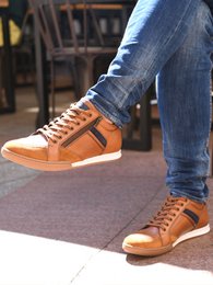  Leather derbies with air-cushioned soles in brown, black, navy, and white colors. Casual, comfortable shoes suitable for women.