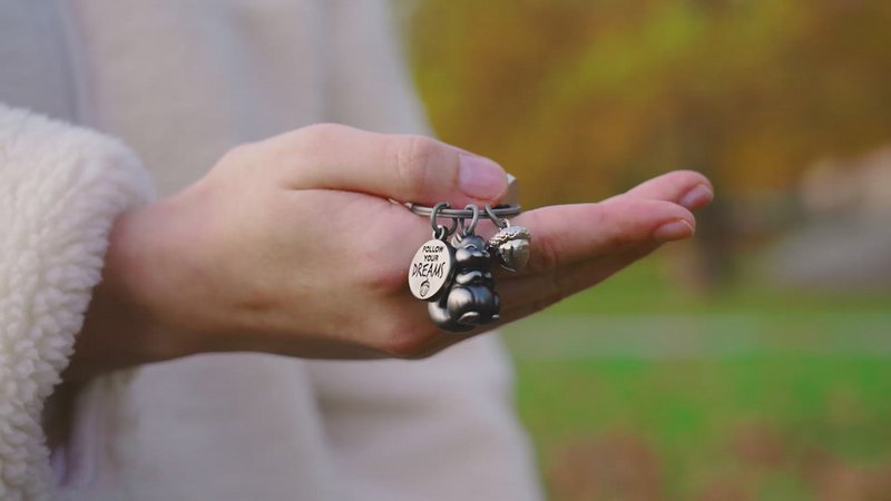 "Følg dine drømme" egern nøglering "Skippy" med gravering - sød lykkeamulet, opmuntring