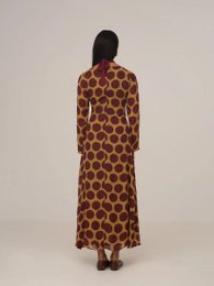 Ewiges, langes, gepunktetes Kleid in Gelb und Burgunderrot