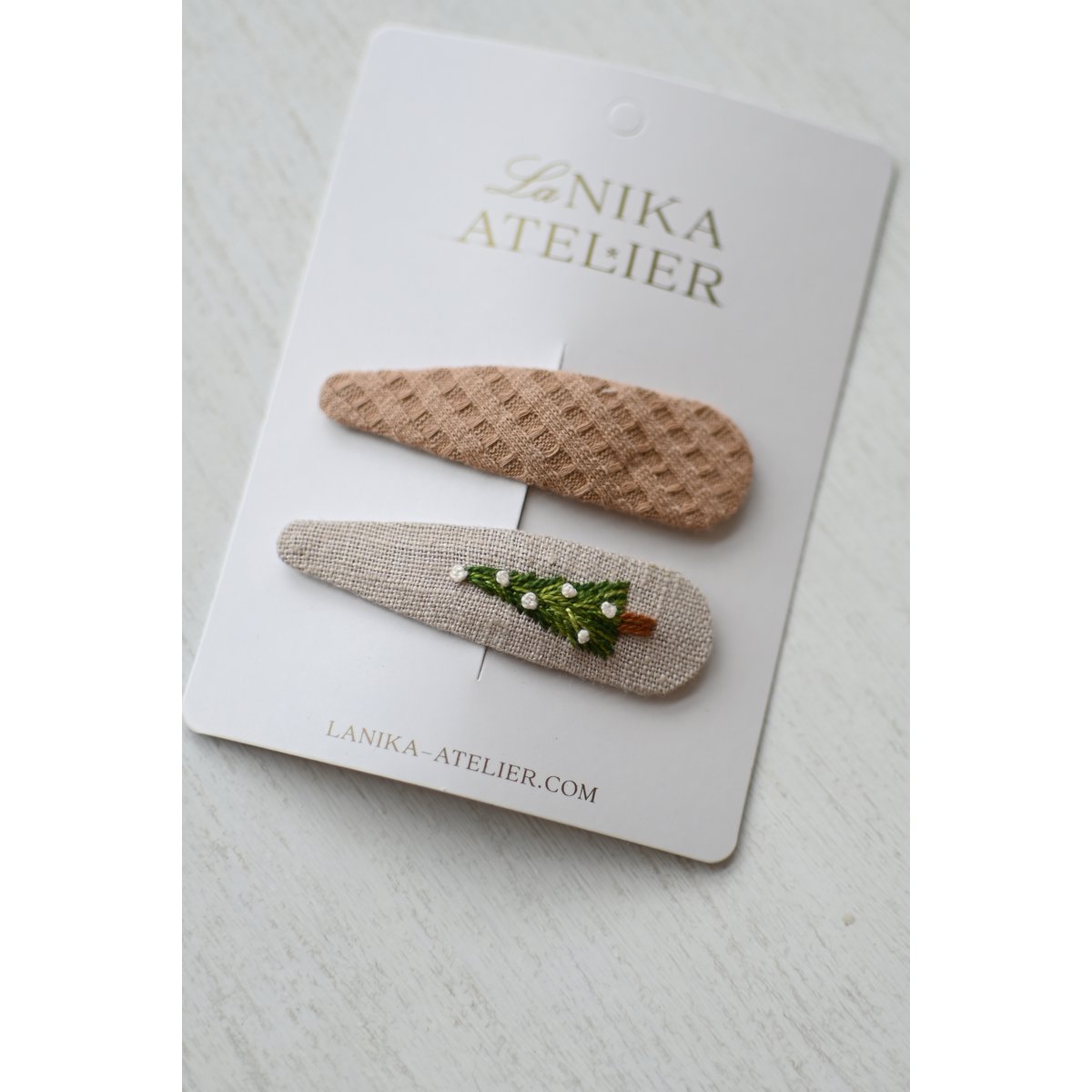 Weihnachtliches Haaraccessoire, weicher Druckknopfclip aus festlichem Stoff