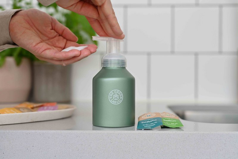 Borraccia design “forever” in alluminio con pompa schiuma