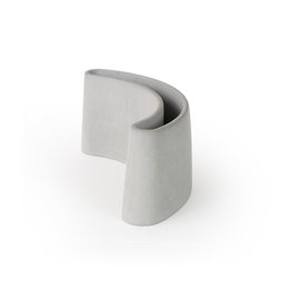 Concrete pencil holder in a curved, minimalist design. Made of durable concrete material, suitable for storing pens, pencils, and other office supplies.