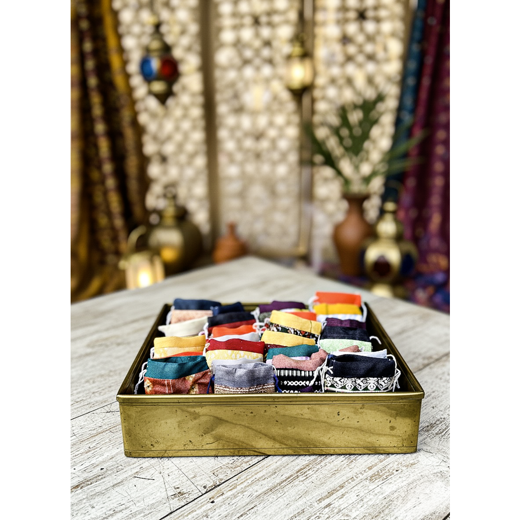 Fig fragrance powder in handmade silk sachet (6 assorted pieces).