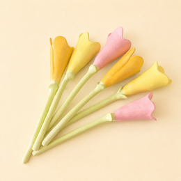 Ceramiczny tulipan – ręcznie robiona dekoracyjna łodyga kwiatu (14–16 cm)