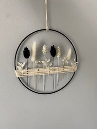  Metal ring with black and white dried flowers, available in sizes Ø 15 cm, Ø 20 cm, Ø 25 cm, Ø 30 cm, Ø 40 cm.