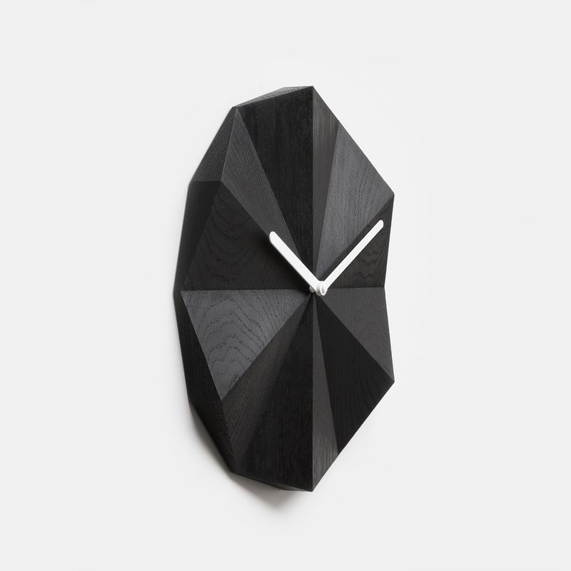 Delta-Uhr Schwarz
