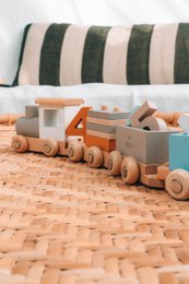 KIAN Family: Wooden locomotive with building blocks