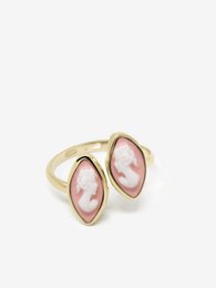 Anillo de cameo de mariana rosa