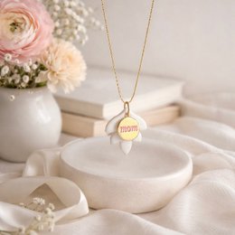 Mom - Pearl - Mother's Day gift handcrafted necklace