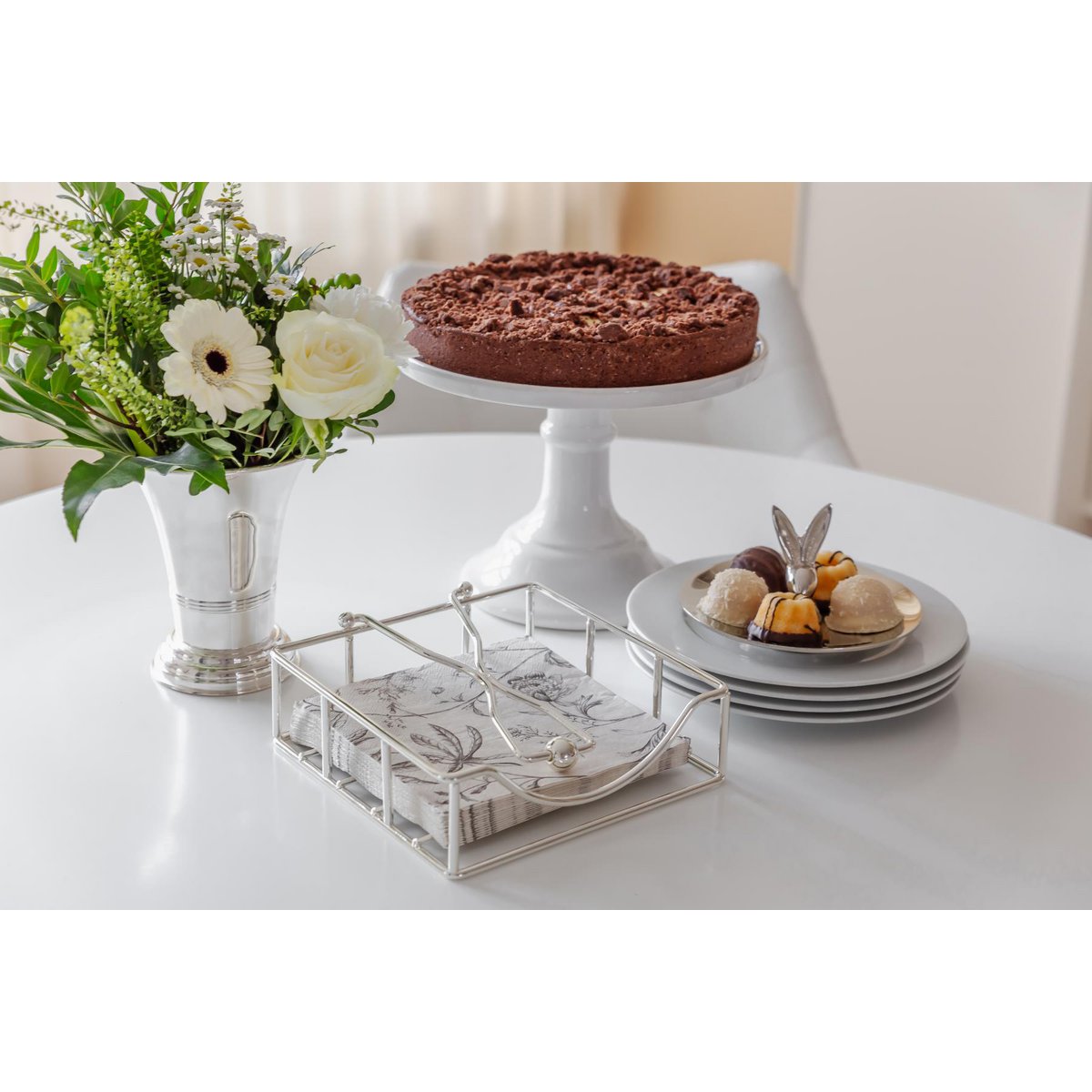 EDZARD napkin holder Atlas, for paper napkins, noble silver-plated, tarnish-protected, 19 x 19 cm