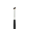 Abgewinkelte Concealer-Bürste