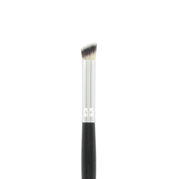 Abgewinkelte Concealer-Bürste
