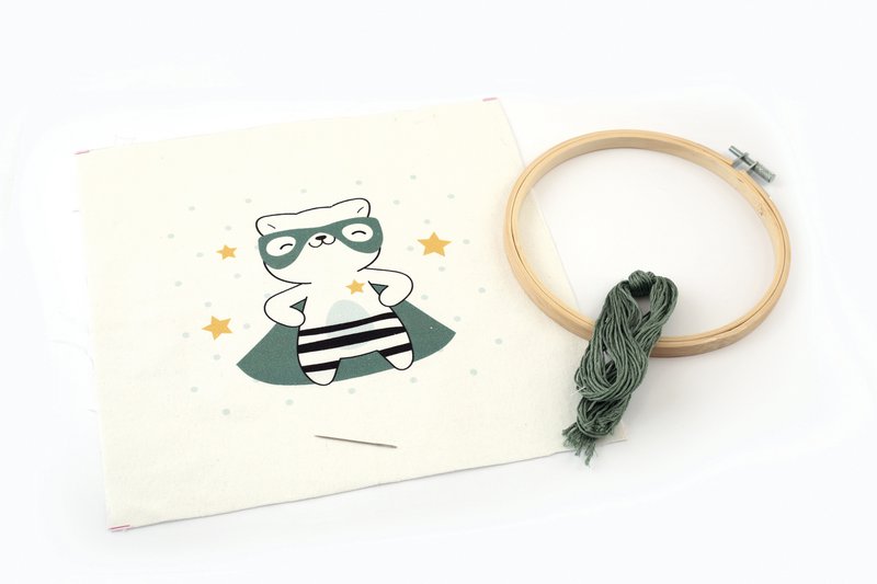 SET DA RICAMO GATTO Ø15CM