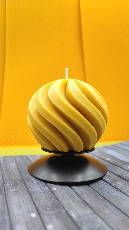 Spiralkugleformet bivoks og sojalys