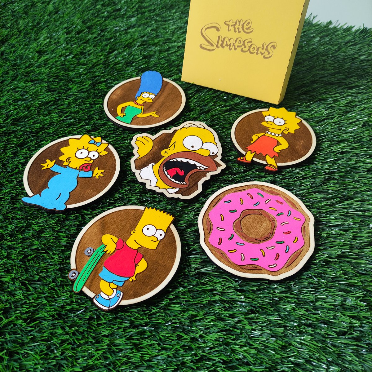 Set van 6 kleurrijke houten Simpsons Coasters, Homer, Marge, Bart, Lisa, Maggie, Donut, uniek cadeau, Geek Home Decor, Inwijdingsfeest