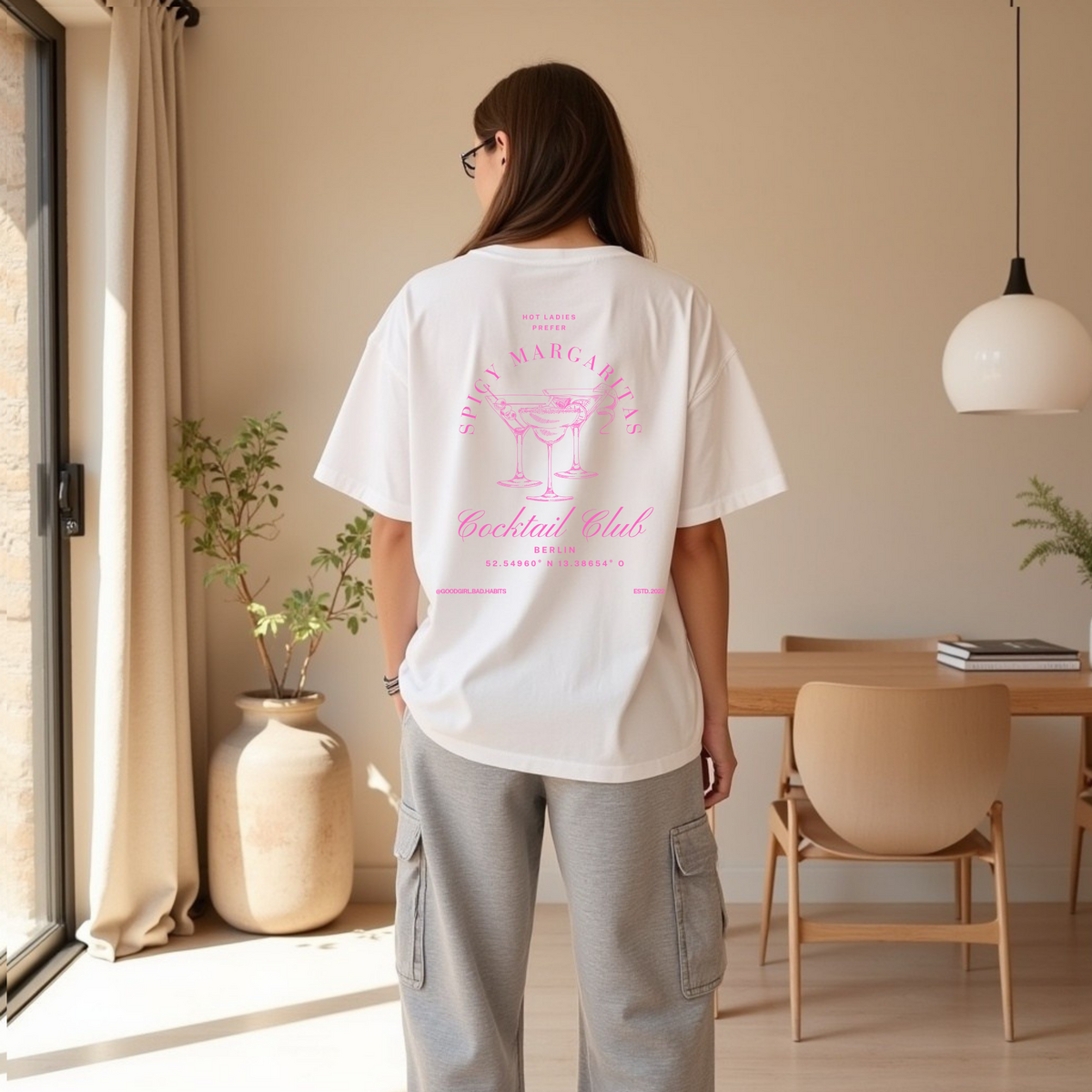 Oversized T-Shirt "Hot Ladies prefer Spicy Margaritas"