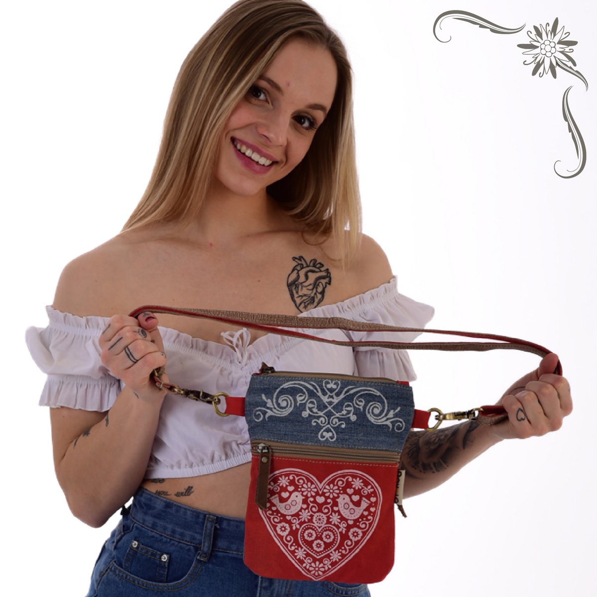 Domelo traditionele tas dames schoudertas. Dirndl schoudertas gemaakt van upcycled jeans en canvas en leer. Handtas in traditionele stijl met hartjesprint. Crossbodytas voor dames als Oktoberfest-accessoire.