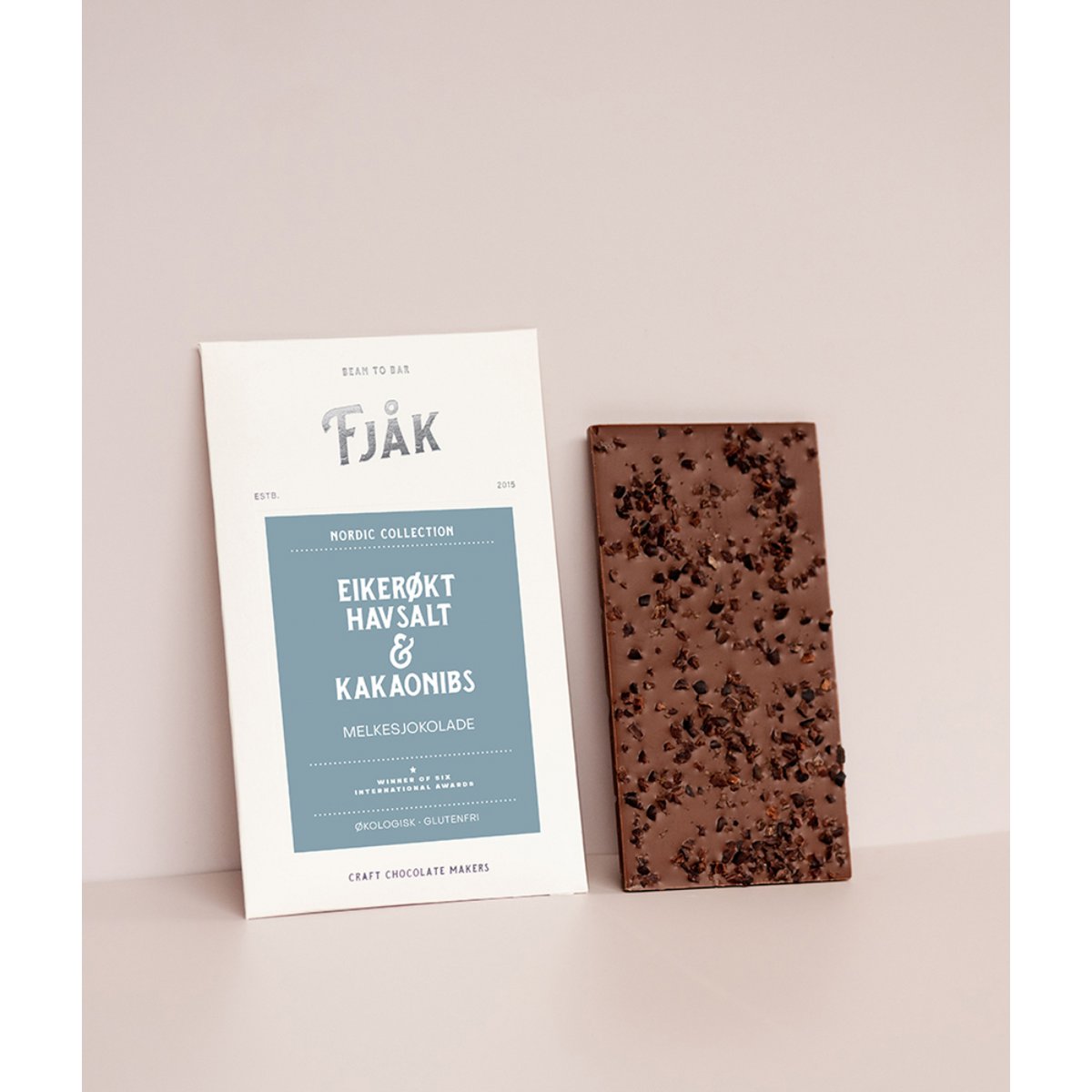 Oak Smoked Sea Salt & Cocoa Nibs (45% milk) BIO