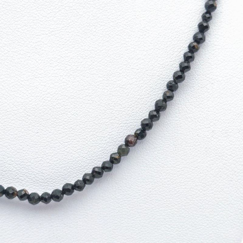 Collier perles facettées - Tourmaline noire (3 mm)