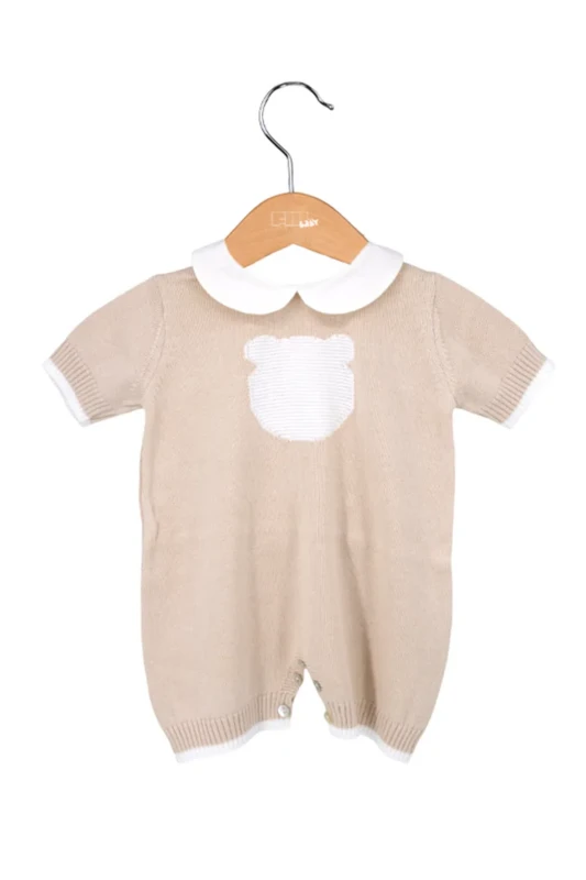 Babygebreid rompertje met berenzak, beige