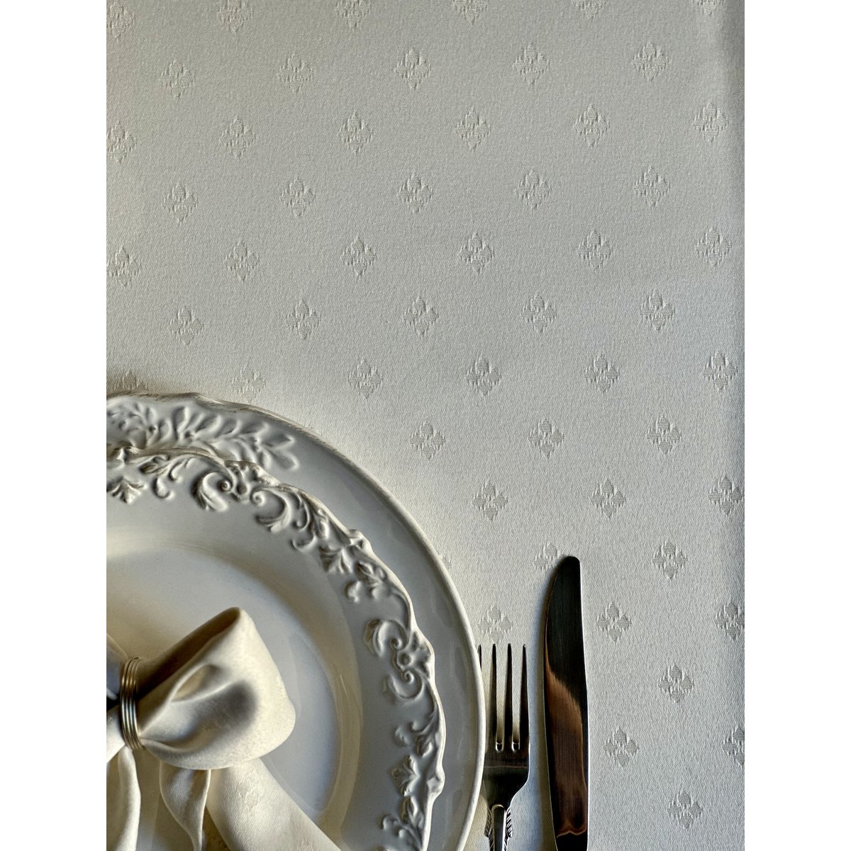 Classic white tablecloth with an ornament, Cotton-Poly mix | Classic Dinner